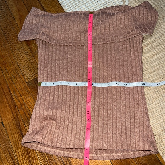 Off the shoulder tight tan top size medium - Picture 4 of 7